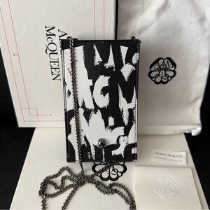 NWT Alexander McQueen Skull Graffiti Leather Phone Bag Crossbody Black White